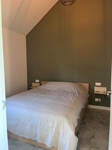 a bedroom with a bed with two boxes on it at Gastenverblijf spoarsicht in Lioessens