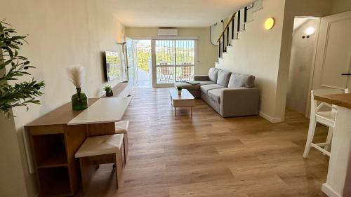 White and Green Duplex, by sol maestranza