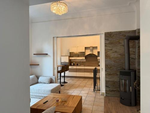 a living room with a couch and a table at Wunderschöne 2 Zimmer Wohnung in Wuppertal in Wuppertal