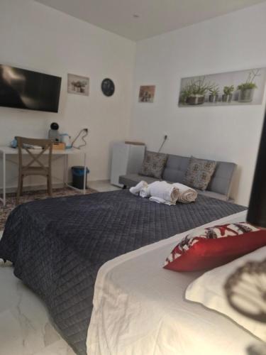 a bedroom with a bed and a couch at Dolce Giò A in Mazara del Vallo
