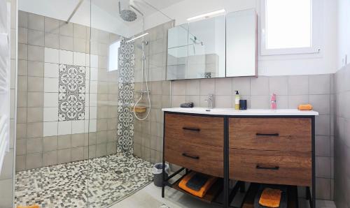 a bathroom with a sink and a shower at Laubertière in Marennes