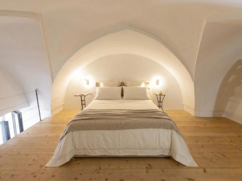 a bedroom with a large bed with an arched ceiling at Casa Luna in Tricase