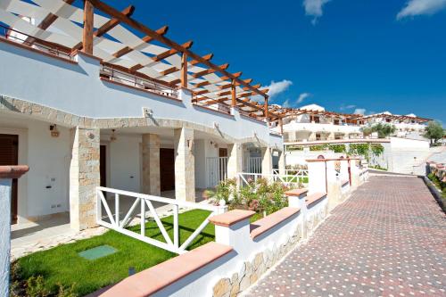 a view of a house with a walkway at Hotel Residence Il Porto in Mattinata