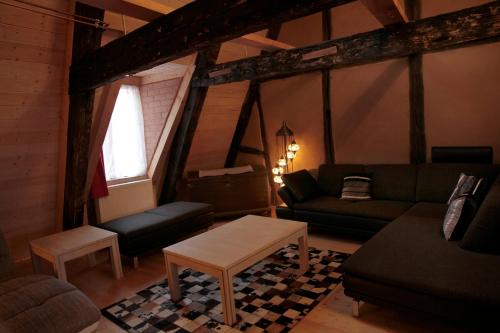 a living room with a couch and a table at Kristallhaus anno 1438 in Quedlinburg