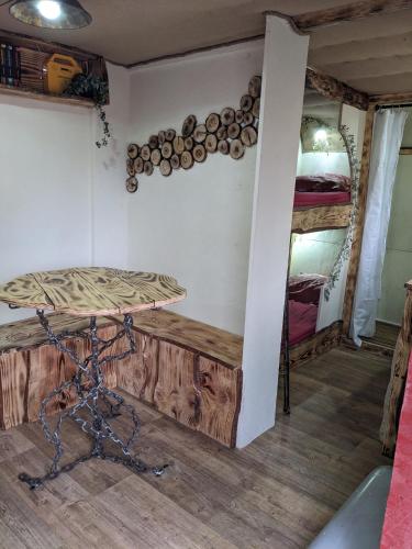 a room with a table and a bunk bed at La Maison de Hobbit in Lafarre