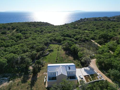 ISOLANA Luxury Villa Novalja with Heated Pool