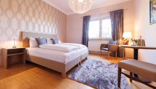 a bedroom with a bed and a desk and a window at Apartment Gabriel in Melk