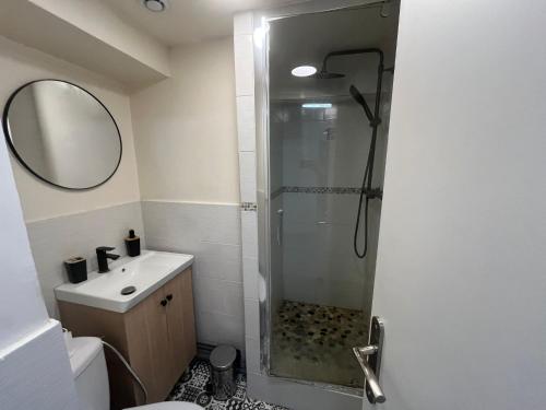 a bathroom with a shower and a sink at Spacieux studio in Montlhéry