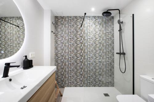 a bathroom with a shower with a sink and a toilet at Casa Pedro Santa Clara in Torremolinos