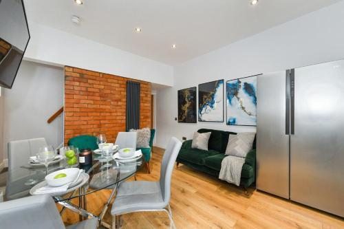 a living room with a glass table and a couch at Long Eaton Modern 4bed House in Long Eaton
