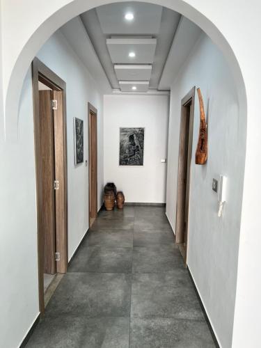 an empty hallway with an archway in a building at Sweet Home in Ariana