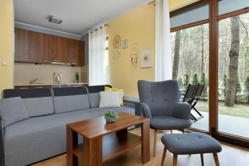Nadmorski Apartament z Dostępem do Sauny w Jastrzębiej Górze by Noclegi Renters