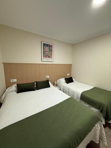 a room with two beds in a room at PENSIÓN ISBEL in Málaga