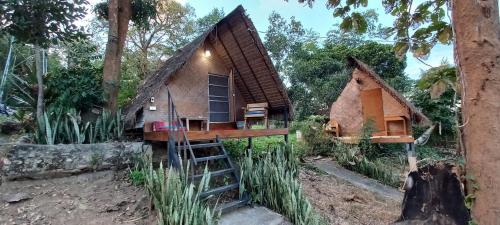 a small house in the middle of a forest at Pai yard on Hill in Pai