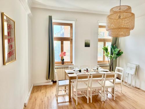 100 m2 Central Apartment with 4 Rooms