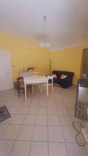 a living room with a white table and a couch at Il Caruggio in Cabella Ligure