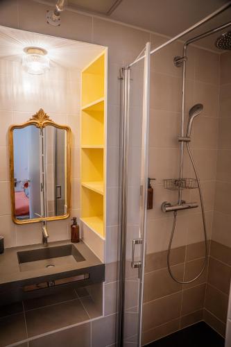 a bathroom with a sink and a shower at Le Passage - Gîte 2 à 15 personnes Chartreuse terrasse, calme & nature in Saint-Pierre-dʼEntremont