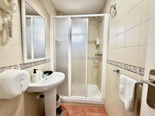 1A - Studio 40 m from La Carihuela Beach - AC, Bars and Chiringuitos at the Door