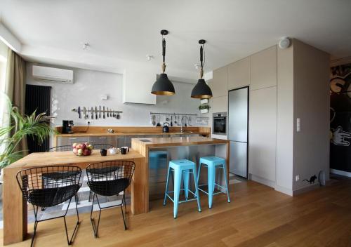 Modern spacious apartment with Jacuzzi & Free Parking x2