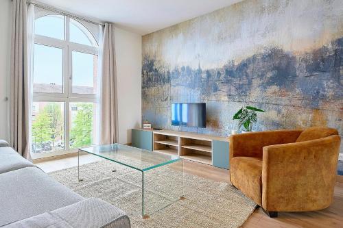 Bright apartment in hypercenter with parking