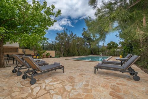 Yiolanda Pool Villa by "Elite"