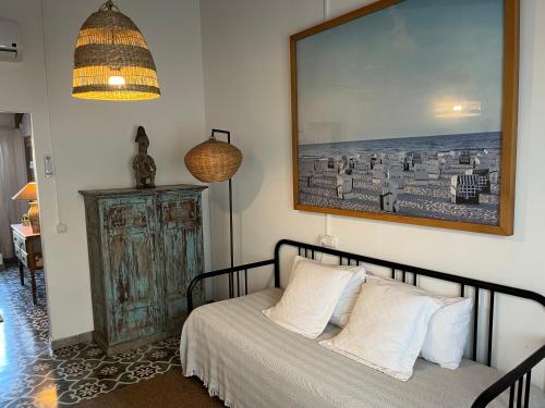 a bedroom with a bed with a picture on the wall at Bienvenido a Chez Matu in Capdepera