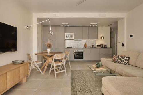 Casa Arbol - Beach view 2 bed apartment in Estepona centre
