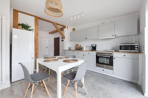 CITYSTAY Gdynia Śląska pokoje jedno i dwuosobowe, współdzielona kuchnia oraz łazienka