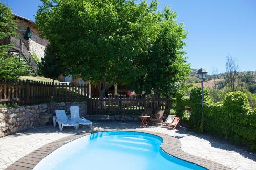 Poolen vid eller i närheten av Casa Rural La Majada de Peñacorada