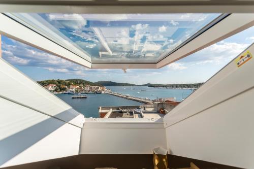 Flores Luxury Suites-Rogoznica