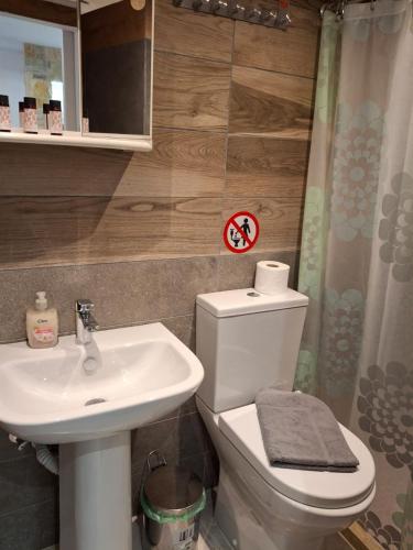 Νektarios - Modern Studio near Port & Center of Piraeus, 2min Bus,Self Check-in