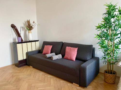Central Cozy Long-Term Apartment near Metro