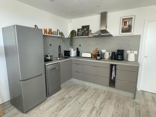 Apartamerica Garden Apartment - 150 metres from the beach