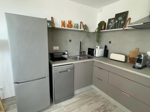 Apartamerica Garden Apartment - 150 metres from the beach