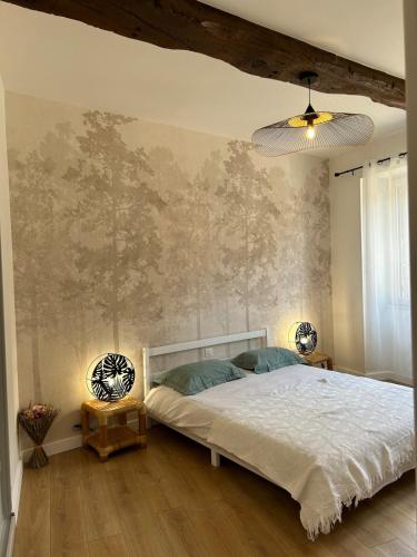 a bedroom with a bed and a wall mural at Escale Pesmoise in Pesmes