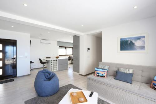 Sea View by Mateus & Justiniano