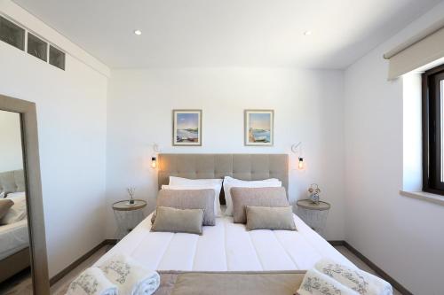 Sea View by Mateus & Justiniano