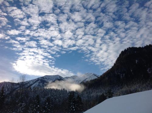 a cloudy sky over a snow covered mountain range at Apartements Ingrid Unhoch-Raggl in Oberammergau