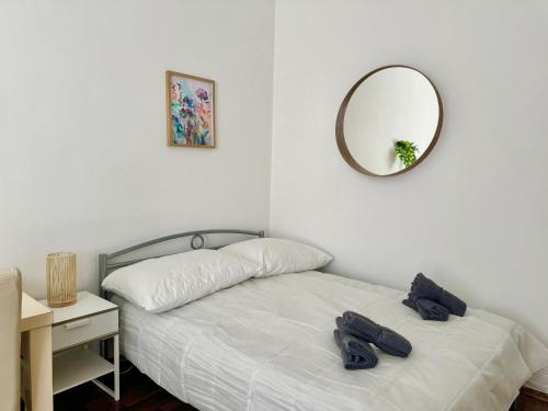 Central Long-Term Apartment near First District