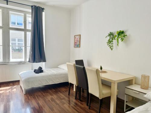 Central Long-Term Apartment near First District