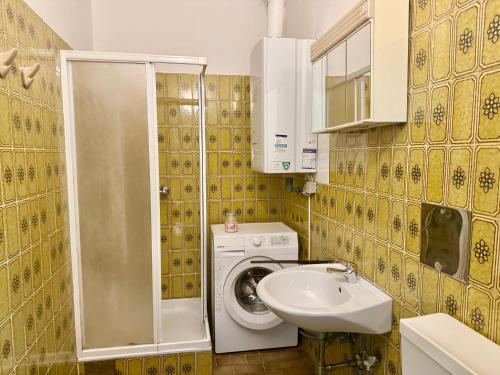 Central Long-Term Apartment near First District
