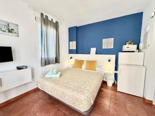 2B - Sea-View Studio on the Top Floor - 40 m from La Carihuela Beach, AC
