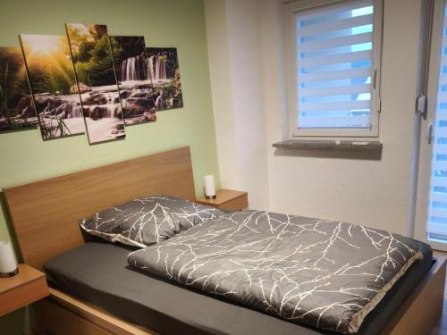 a bedroom with a bed and a window at NEU! Ferienwohnung Gondwana in Schiffweiler