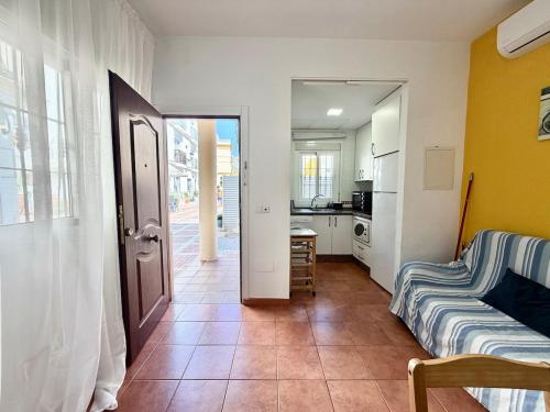 Car Apar - Ground-Floor Apartment 40 m from La Carihuela Beach - AC, No Stairs