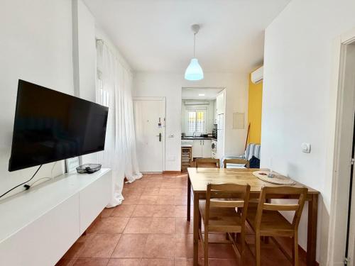 Car Apar - Ground-Floor Apartment 40 m from La Carihuela Beach - AC, No Stairs