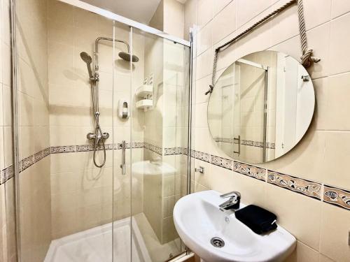 Car Apar - Ground-Floor Apartment 40 m from La Carihuela Beach - AC, No Stairs