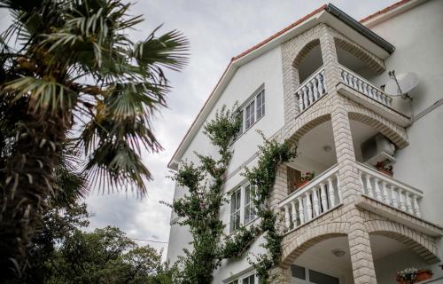 Apartments Anica Kampor