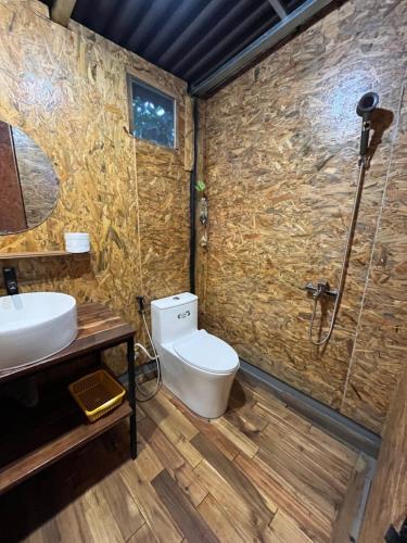 a bathroom with a toilet and a sink at Peaceful Waterfall Homestay - Nhà Bên Thác in Hoat