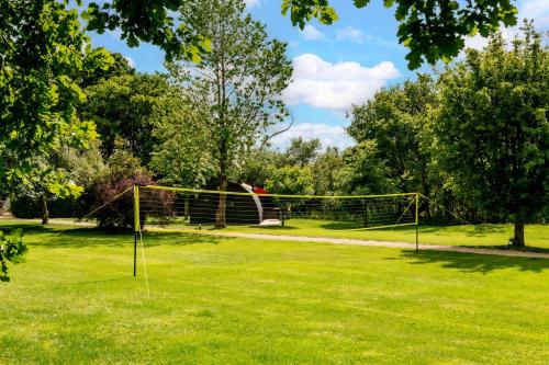 a park with a net in the grass at Foxes Den in Hankerton