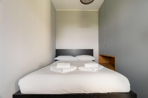 GuestHost - Bright Terrace Studio X2 Affori MM3